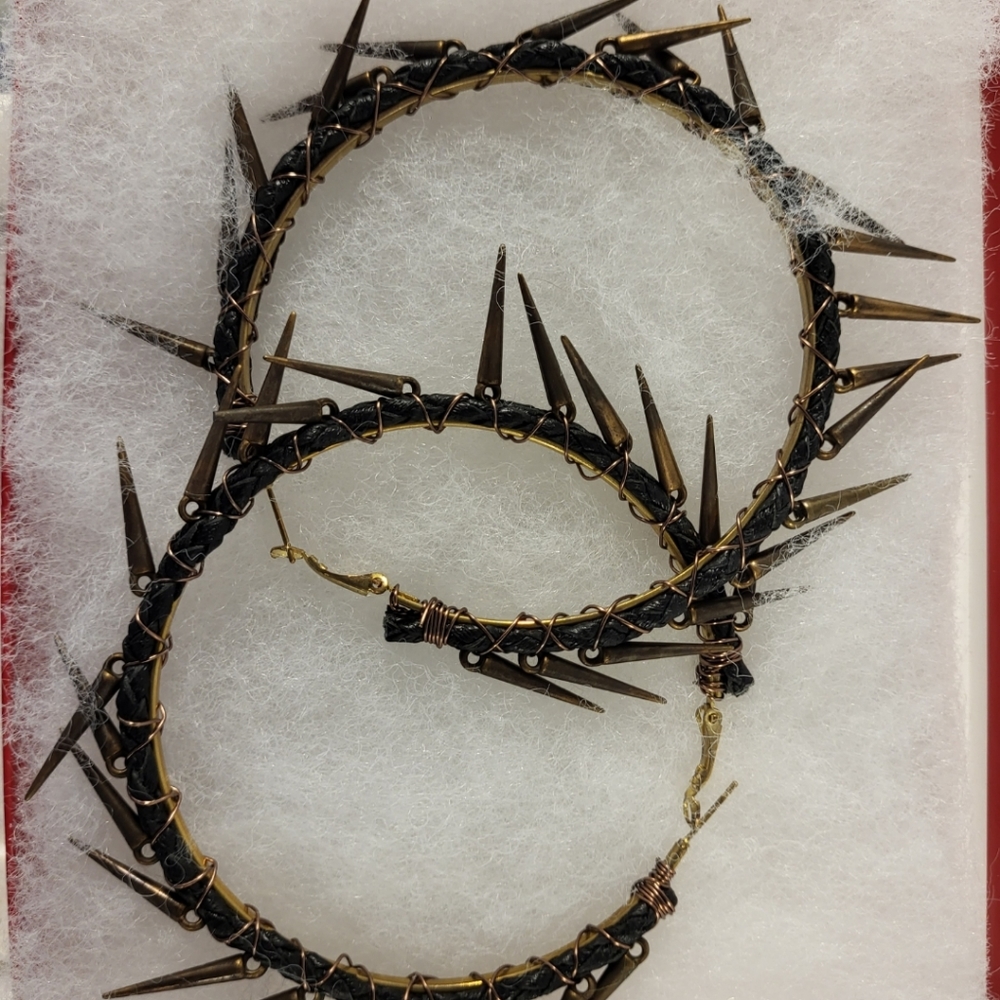 THORN ( metallic imitation ) ear rings.